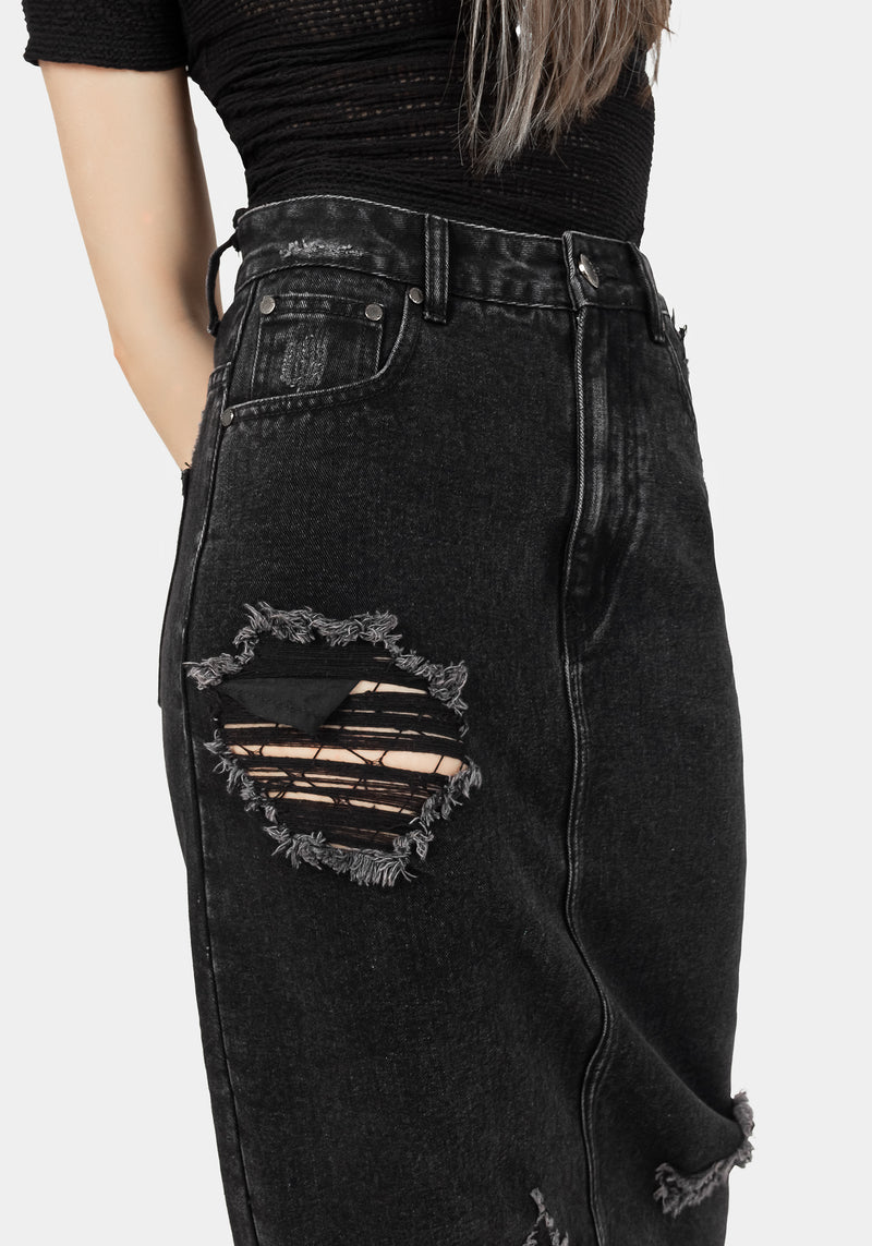 Seasonal Styling of the Distressed Denim Skirt