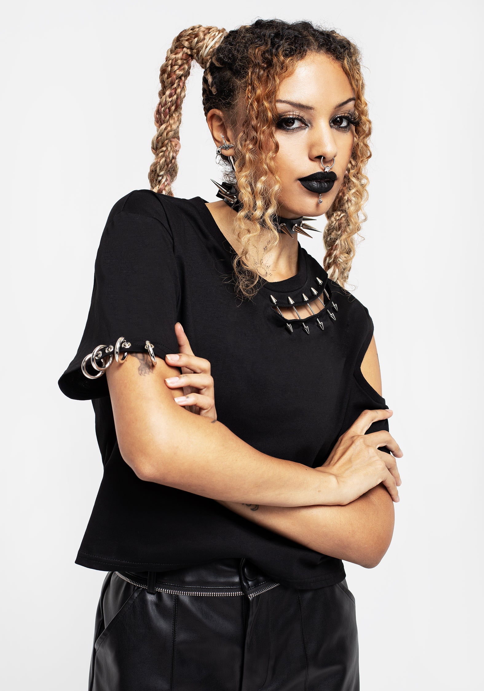 Clarisse Pin Detail Cold Shoulder T Shirt Disturbia clarisse-pin-detail-cold-shoulder-t-shirt-disturbia