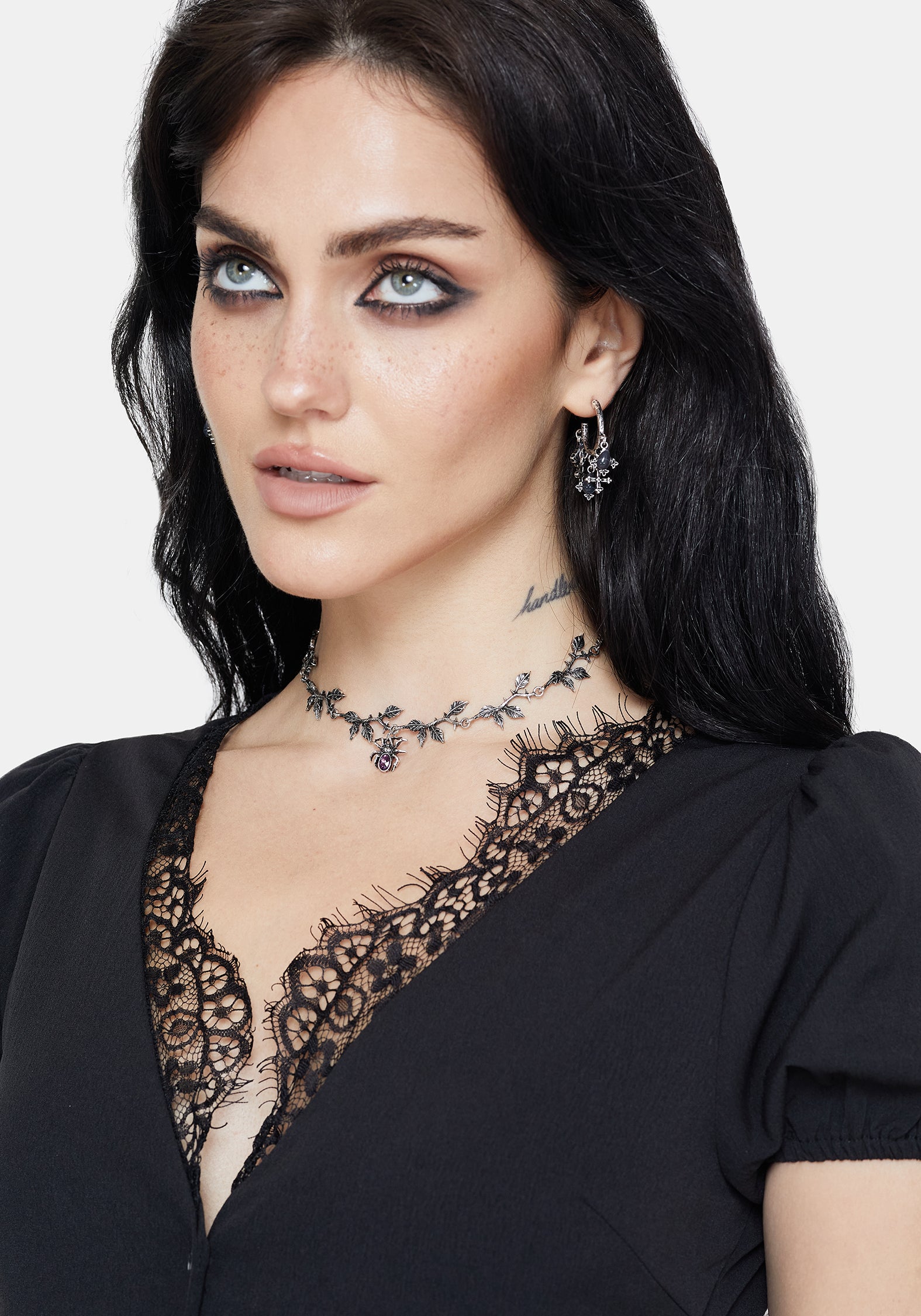 Rosethorn Spider Choker – Disturbia
