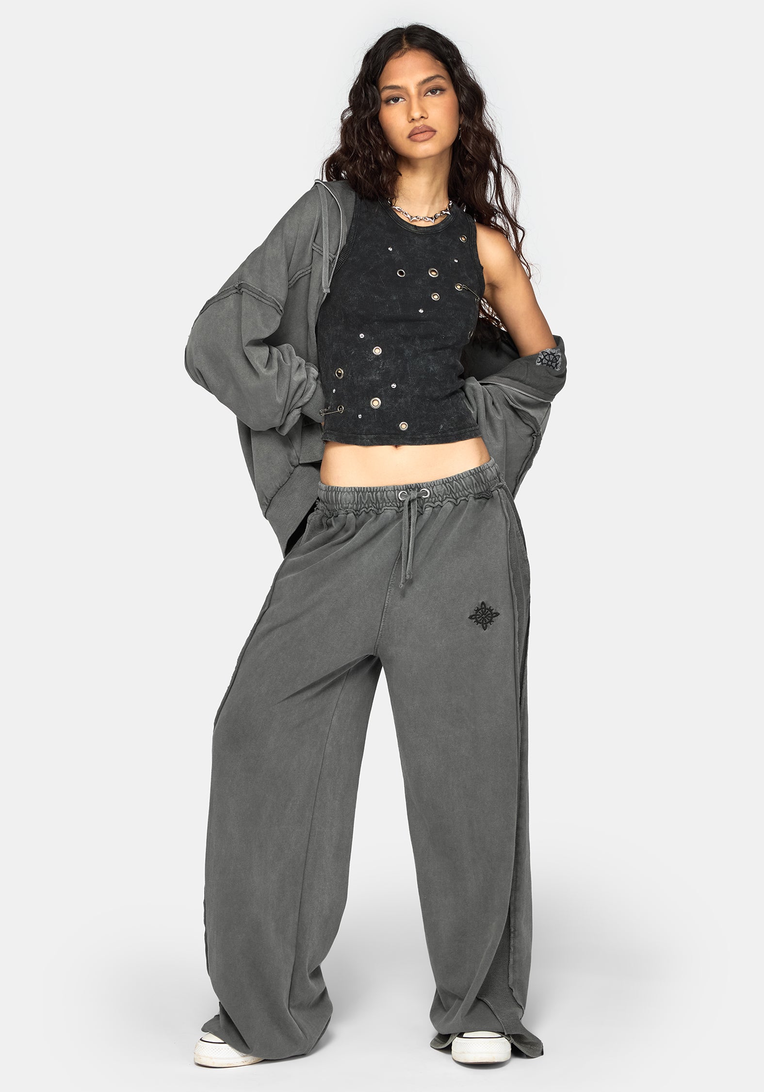 Mio Witches Knot Distressed Seam Jogger