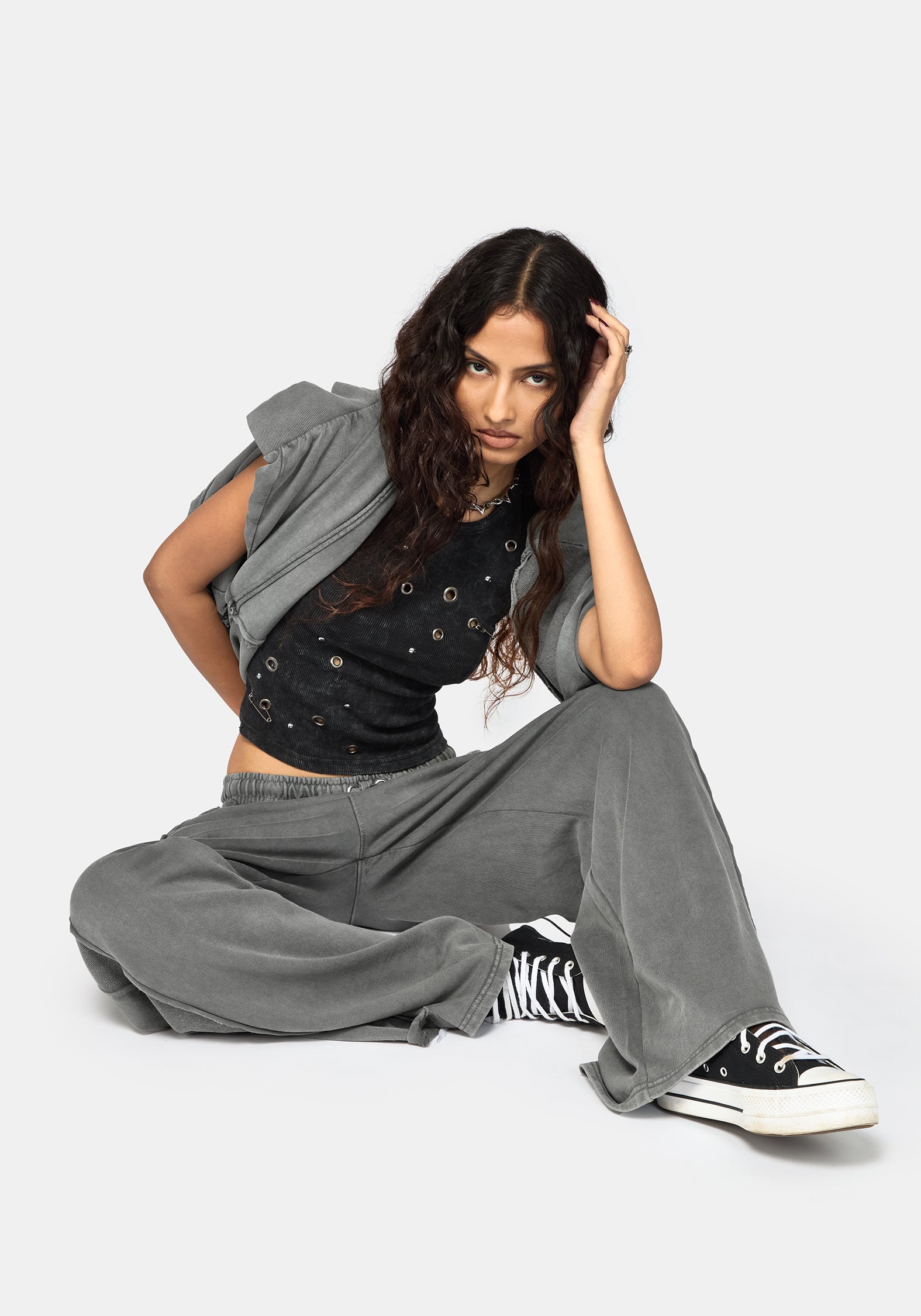 Mio Witches Knot Distressed Seam Jogger
