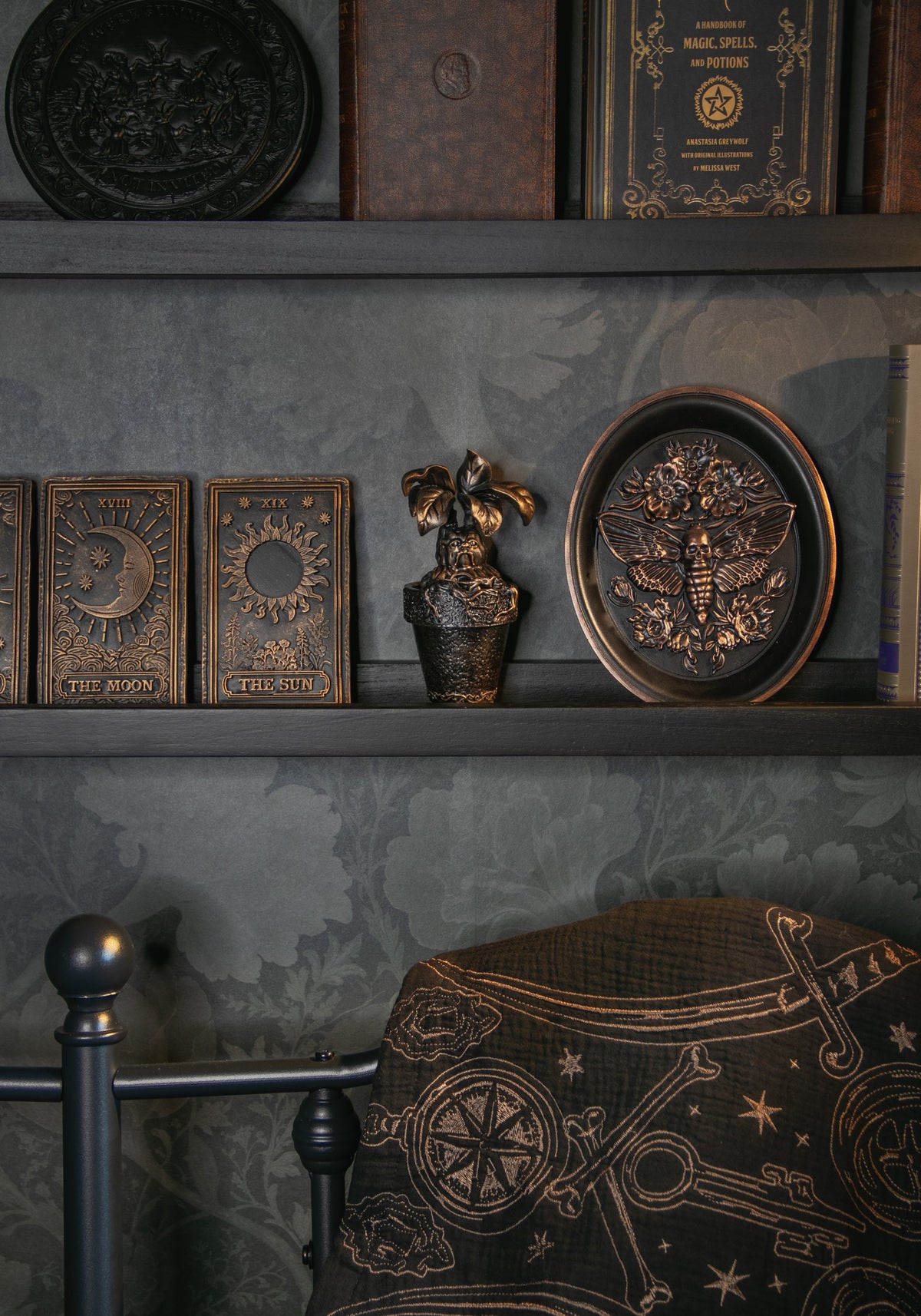 Mandrake Trinket Pot