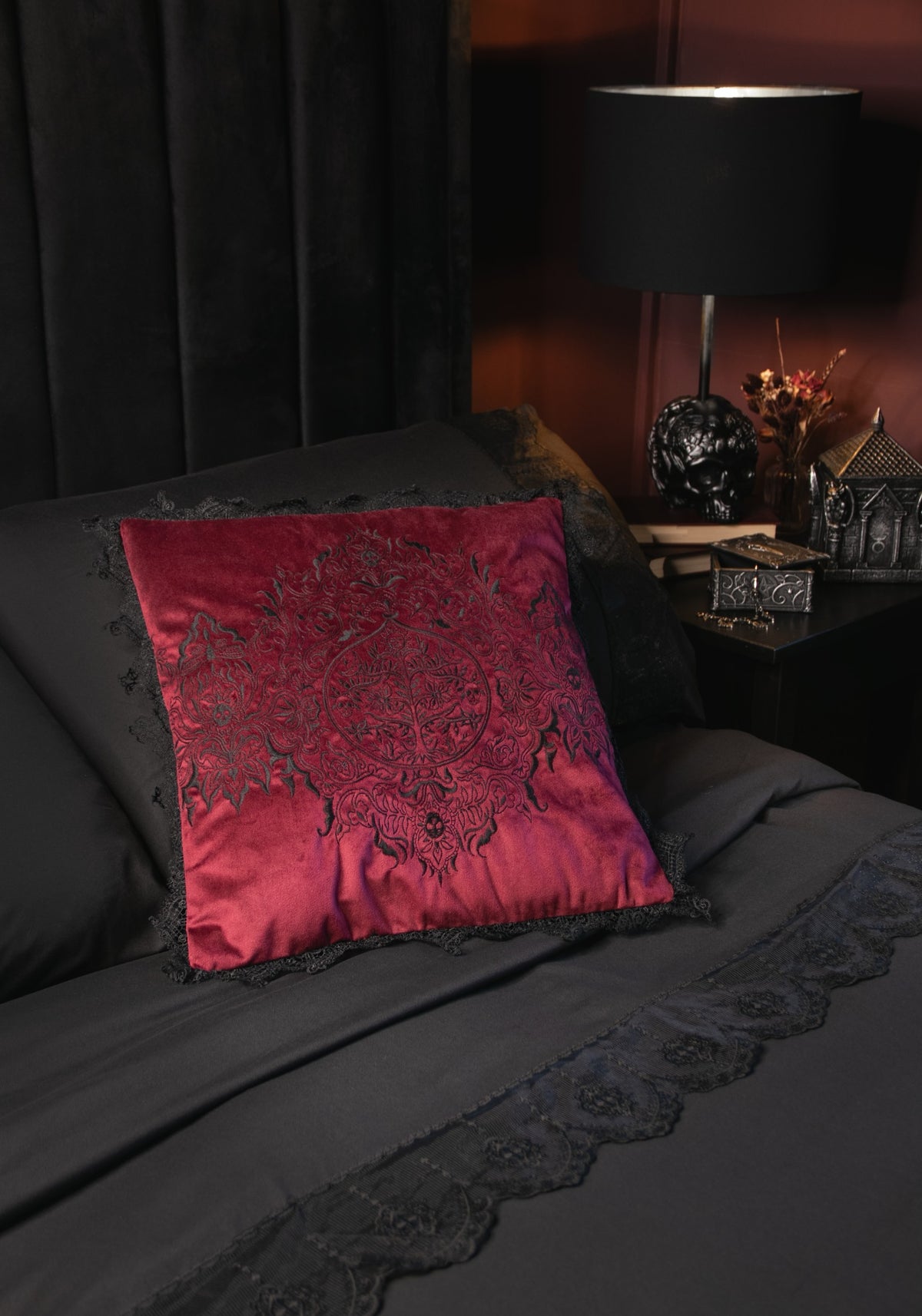 Sulphix Lace Detail Bedding - UK Double