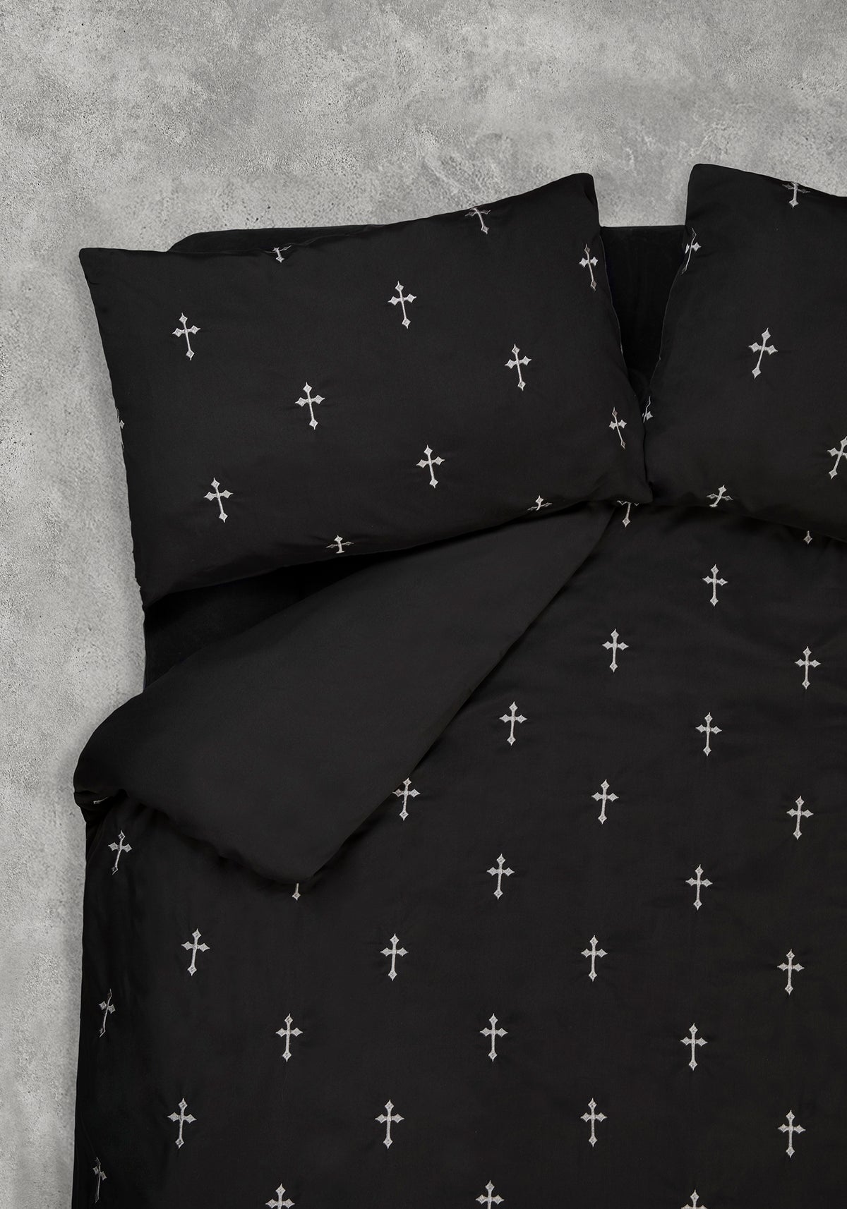Vurlo Embroidered Cross Bedding - EU Double