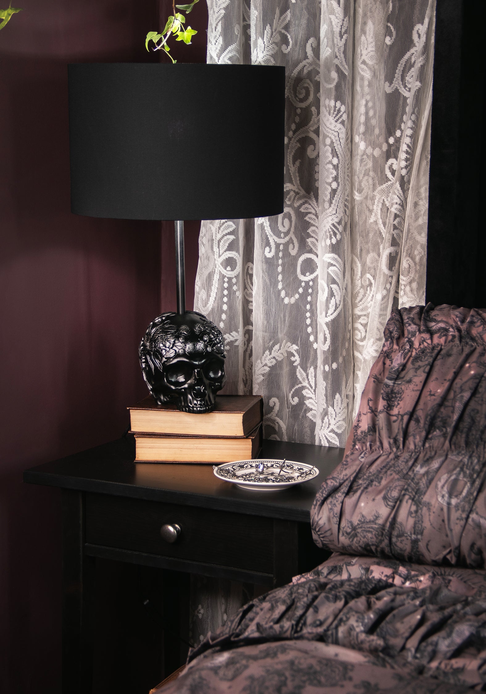 Vellume Skull Lamp - Disturbia X The Blackened Teeth