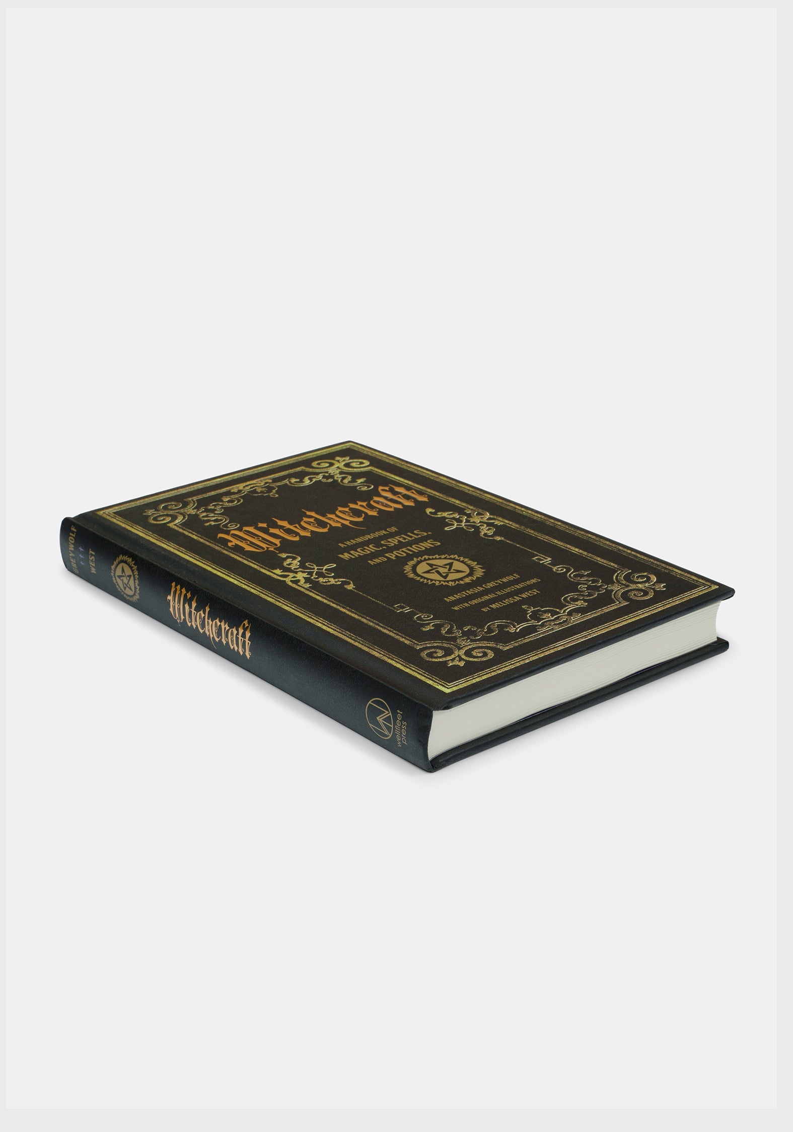 Witchcraft: A Handbook of Magic Spells and Potions Volume 1 - Anastasia Greywolf