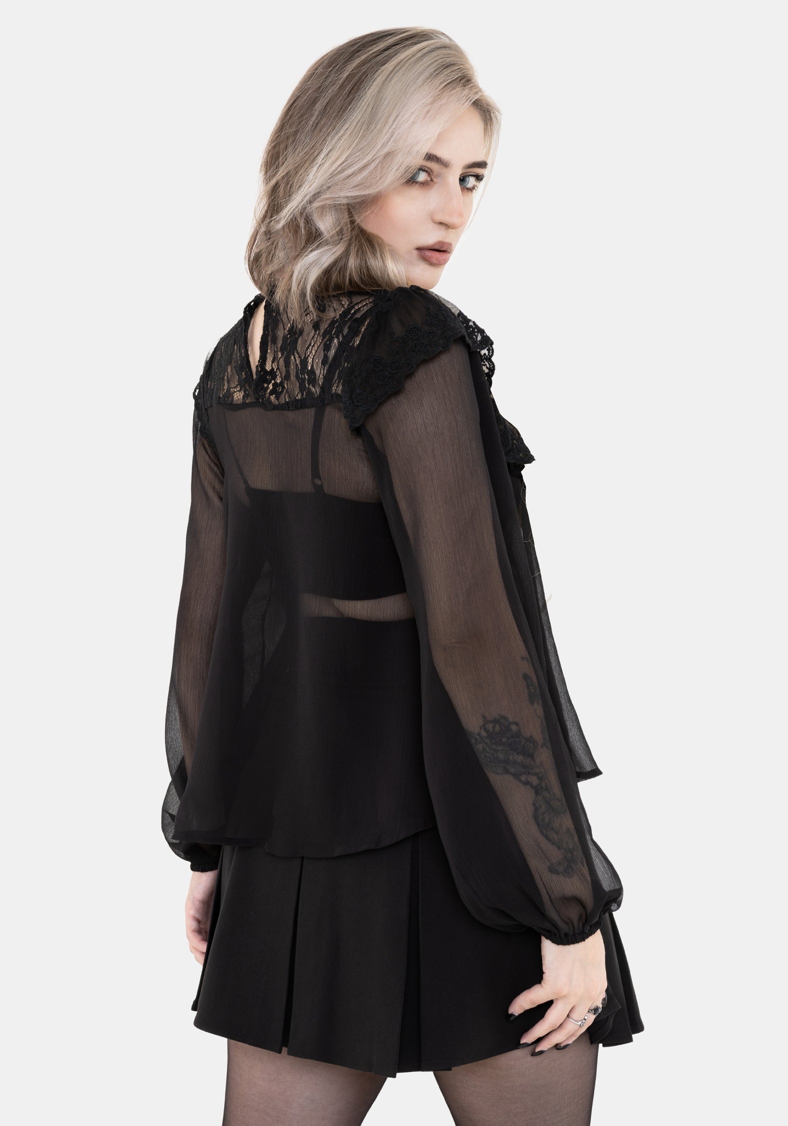 Myr Contrast Ruffle Lace Blouse – Disturbia
